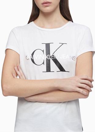 Жіноча футболка calvin klein metallic monogram logo