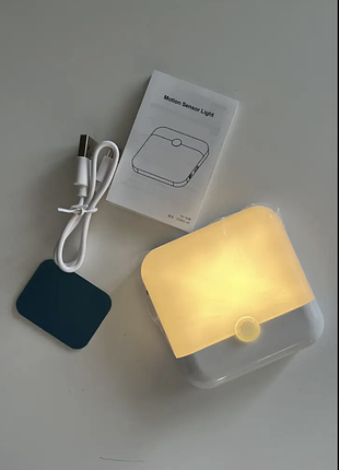 Світлодіодний світильник із датчиком руху, заряджання через usb.