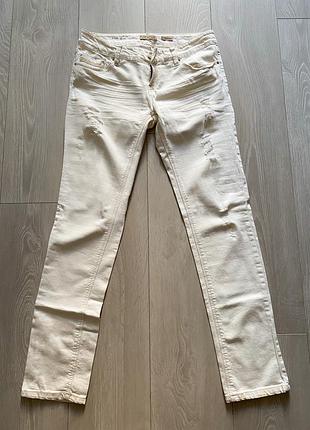 Молочні джинси stradivarius
