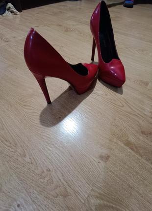 Туфлі жіночі , червоні2 фото
