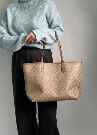 💎 coach reversible signature city tote khaki saddle  ki990611 фото