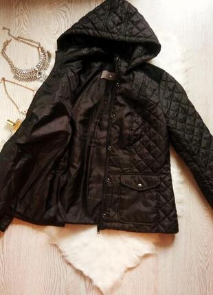 Черная стеганая короткая куртка карманами капюшоном теплая ветровка батал большого размера2 фото