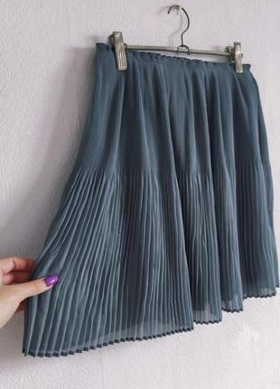 Нежная юбка плиссе грязно-голубого цвета2 фото