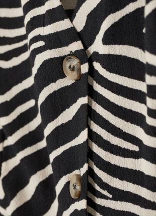 Красивая блуза на пуговицах зебра h&m вискоза этикетка4 фото