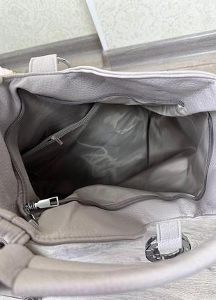 Женская сумка-мешок большая серая с лавандовым оттенком5 фото