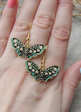 Чарівні сережки у вигляді чорних метеликів з бежевими квітами кульчики метелики