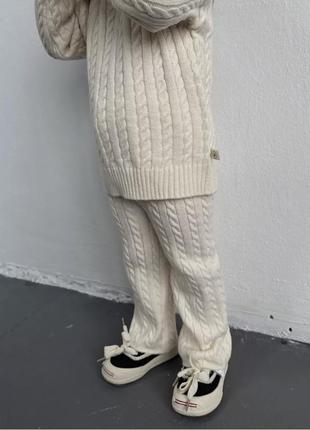 Вязаный костюм молочный бежевый клеш4 фото