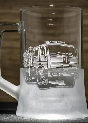 Пивной бокал с гравировкой пожарной машины - подарок для пожарного, работника дснс, автолюбителя