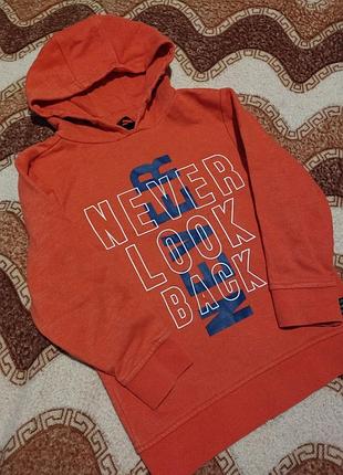 Світер з капюшоном