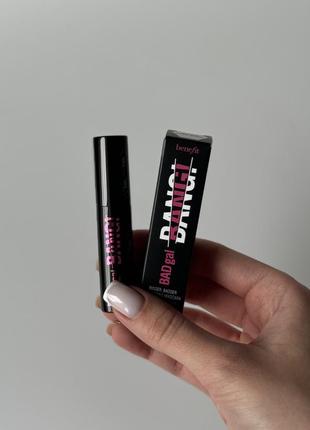 Benefit bad gal bang! volumizing mascara черная стойкая объемная удлиняющая тушь для объема ресниц1 фото