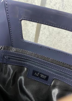 Женская лаковая сумка armani jeans5 фото