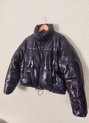 Стеганая куртка бомбер dilvin пуфер черный лаковая кожа3 фото