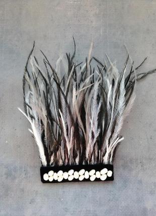 Брошь бархатная планка с перьями и пресноводными жемчужинами1 фото