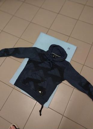 Худи от бренда "адидас".