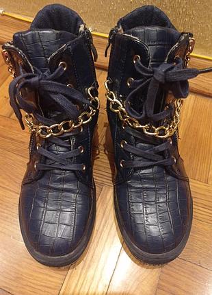 Демісезонні черевики.