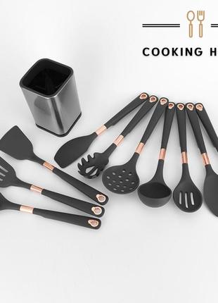Набор кухонных принадлежностей 10 (черпак, ложка, венчик,щипцы и др.) предметов cooking house daymart чёрный4 фото