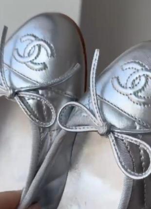 Есть видео балетки в стиле chanel серебряные кожа4 фото
