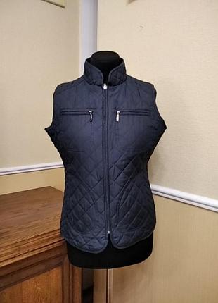 Стеганая жилетка