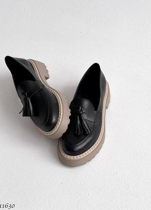 Женские кожаные черные лоферы на каблуке весенне осенние туфли натуральная кожа весна осень10 фото