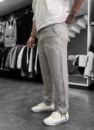 Льняные брюки на застежке серые мужские