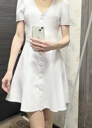 Біла сукня літня