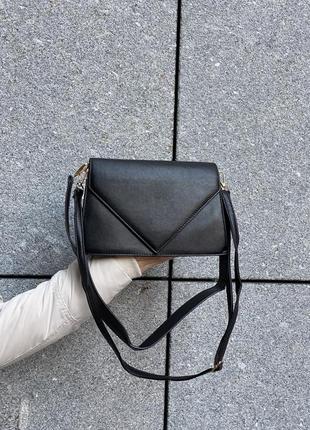 Жіноча класична сумка крос-боді на ремені чорна