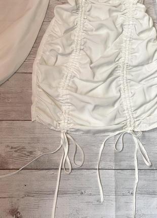 Сукня облягаюча пишні довгі рукави фонаріки атлас відкриті плечі обємні волани коротке3 фото