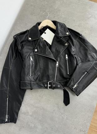 Коротка байкерська куртка косуха pull&bear шкіряна куртка