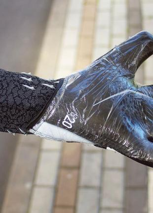 Вратарские перчатки adidas predator2 фото