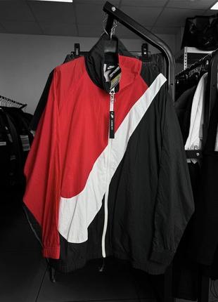 Вітровка nike swoosh оверсайз ветровка найк свуш спортивна куртка чорна біла червона2 фото