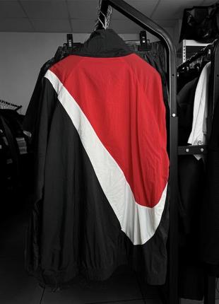 Вітровка nike swoosh оверсайз ветровка найк свуш спортивна куртка чорна біла червона4 фото