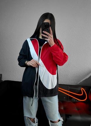 Ветровка nike swoosh оверсайз ветровка найсвя спортивная куртка черная белая красная7 фото
