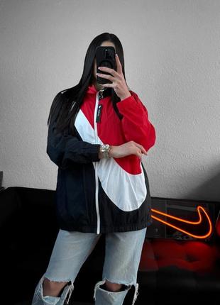 Ветровка nike swoosh оверсайз ветровка найсвя спортивная куртка черная белая красная8 фото