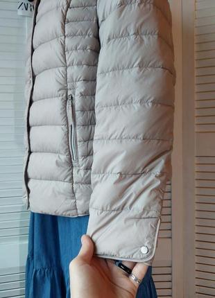 Стеганая демисезонная куртка легкий пуховик светло бежевая jaxx5 фото