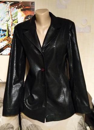 Классная куртка пиджак под рептилию