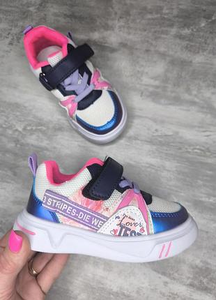Кросівки на дівчинку