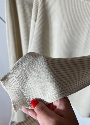 Бежевый женский костюм в рубчик3 фото