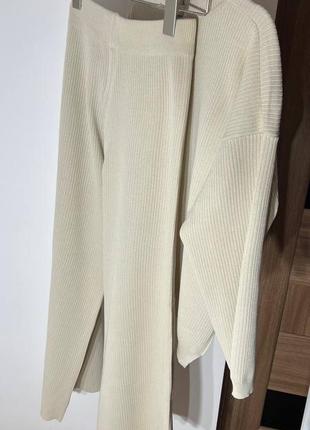 Бежевый женский костюм в рубчик6 фото