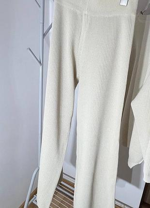 Бежевый женский костюм в рубчик5 фото