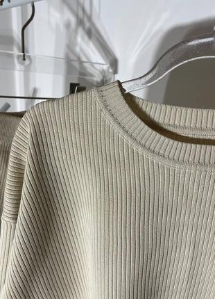 Бежевый женский костюм в рубчик4 фото