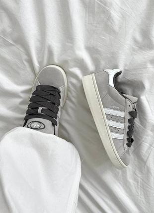 Стильные женские кроссовки adidas campus 00s light grey светло-серые4 фото