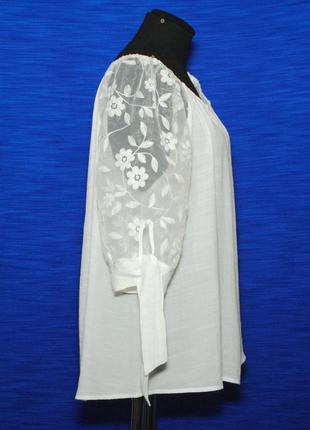 Очаровательная белая блуза с объемным рукавом из гипюр-капрона.6 фото