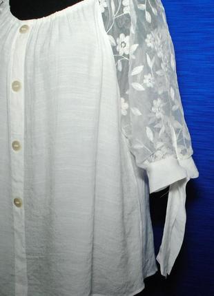 Очаровательная белая блуза с объемным рукавом из гипюр-капрона.7 фото
