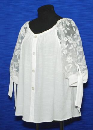 Очаровательная белая блуза с объемным рукавом из гипюр-капрона.4 фото