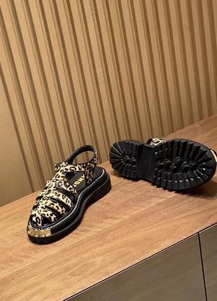 Леопардовые сандалии sandro черные