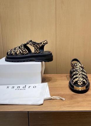 Леопардовые сандалии sandro черные