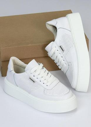 Натуральные кожаные белые кеды - кроссовки на высокой подошве3 фото