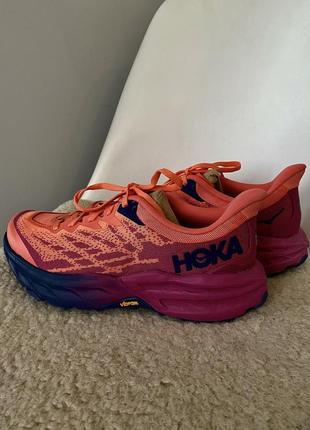 Женские спортивные кроссовки hoka.