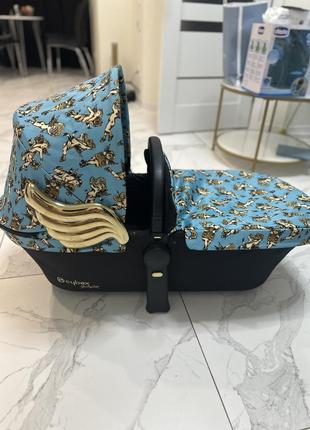 Люлька cybex priam by jeremy scott cherub blue.