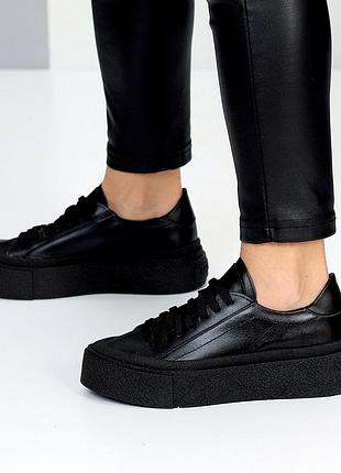 Стильні кросівки на товстій платформі, всі чорні на шнурках, м'які, класичний...